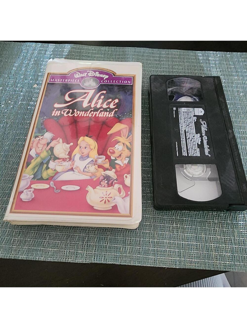 Disney Alice in Wonderland VHS Walt Disney Masterpiece Collection Clamshell